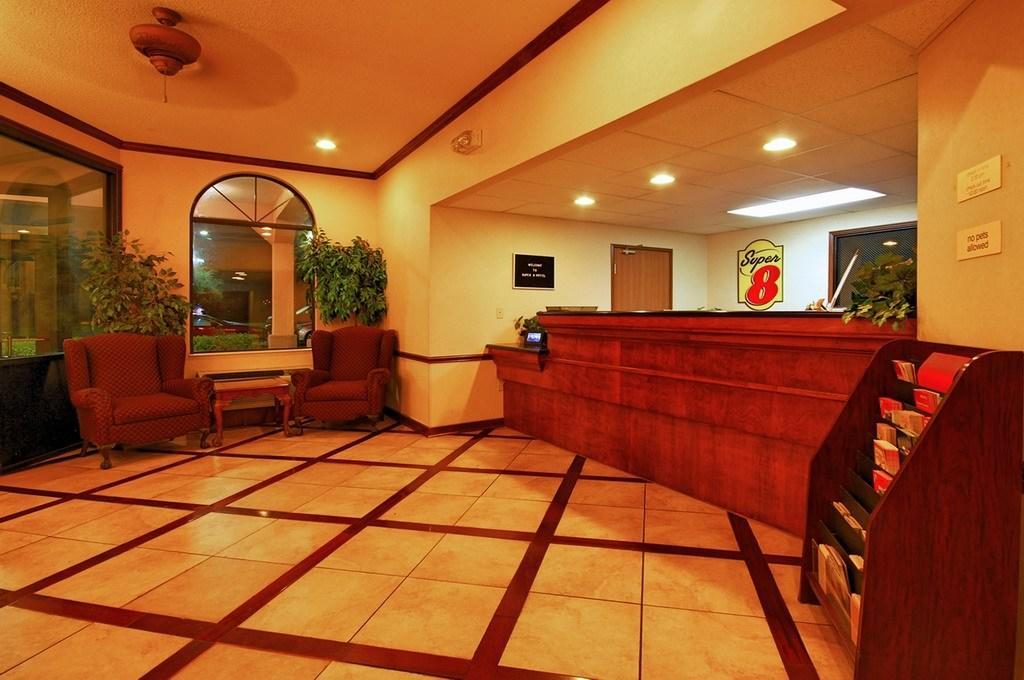 Hotel Super 8 By Wyndham Clinton Exterior foto